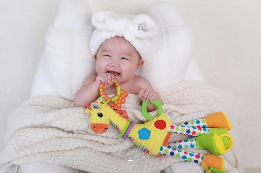 平邑三个月宝宝正确抱姿 平邑三个月宝宝正确抱姿